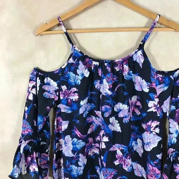 7 Sisters Women's Navy Floral Bell-Sleeved Cold-Shoulder Blouse, Small - Picture 4 of 5